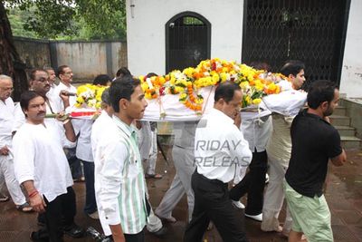 Bolly Celebs at funeral of Producer Sudhakar Bokade