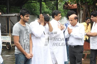 Bolly Celebs at funeral of Producer Sudhakar Bokade