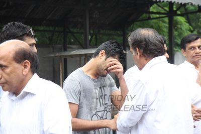 Bolly Celebs at funeral of Producer Sudhakar Bokade