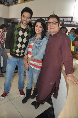 Stars of film \'BAJATEY RAHO\' shoot for TV Serial CID