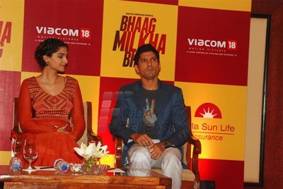 Sonam Kapoor, Farhan Akhtar, Rakeysh Omprakash Mehra at film BHAAG MILKHA BHAAG press meet
