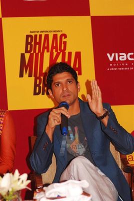 Sonam Kapoor, Farhan Akhtar, Rakeysh Omprakash Mehra at film BHAAG MILKHA BHAAG press meet