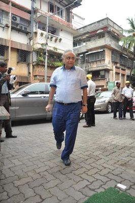 Amitabh Bachchan, Dilip Kumar among Bollywood Celebs at the prayer meet for actor Pran
