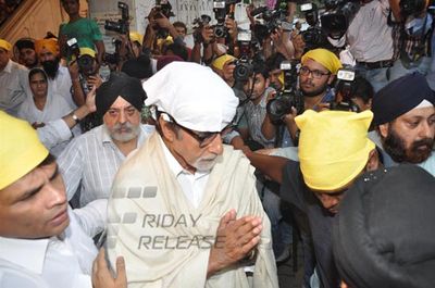Amitabh Bachchan, Dilip Kumar among Bollywood Celebs at the prayer meet for actor Pran