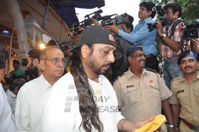 Amitabh Bachchan, Dilip Kumar among Bollywood Celebs at the prayer meet for actor Pran