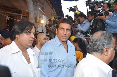 Amitabh Bachchan, Dilip Kumar among Bollywood Celebs at the prayer meet for actor Pran