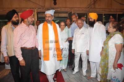 Amitabh Bachchan, Dilip Kumar among Bollywood Celebs at the prayer meet for actor Pran