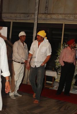 Amitabh Bachchan, Dilip Kumar among Bollywood Celebs at the prayer meet for actor Pran