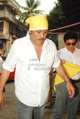 Amitabh Bachchan, Dilip Kumar among Bollywood Celebs at the prayer meet for actor Pran