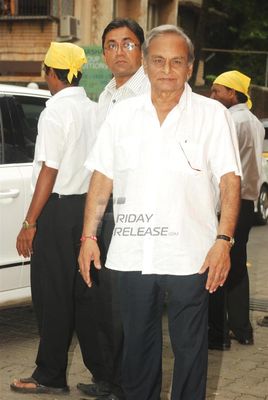 Amitabh Bachchan, Dilip Kumar among Bollywood Celebs at the prayer meet for actor Pran