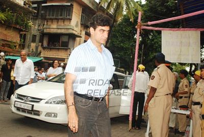 Amitabh Bachchan, Dilip Kumar among Bollywood Celebs at the prayer meet for actor Pran