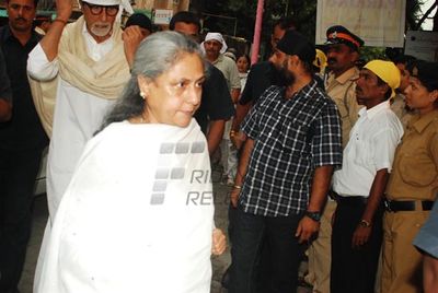 Amitabh Bachchan, Dilip Kumar among Bollywood Celebs at the prayer meet for actor Pran