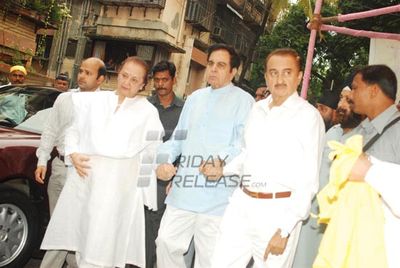 Amitabh Bachchan, Dilip Kumar among Bollywood Celebs at the prayer meet for actor Pran