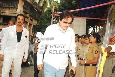 Amitabh Bachchan, Dilip Kumar among Bollywood Celebs at the prayer meet for actor Pran