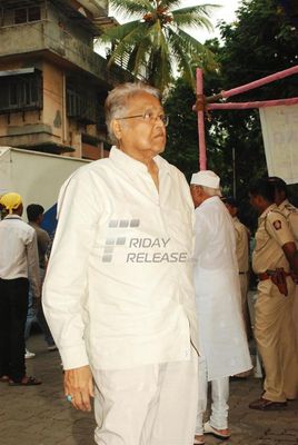 Amitabh Bachchan, Dilip Kumar among Bollywood Celebs at the prayer meet for actor Pran