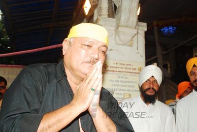 Amitabh Bachchan, Dilip Kumar among Bollywood Celebs at the prayer meet for actor Pran