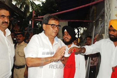 Amitabh Bachchan, Dilip Kumar among Bollywood Celebs at the prayer meet for actor Pran