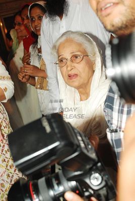 Amitabh Bachchan, Dilip Kumar among Bollywood Celebs at the prayer meet for actor Pran