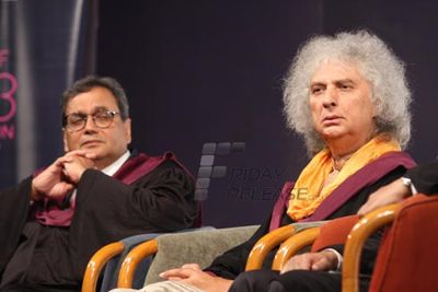 Amitabh Bachchan with musicians Pandit Shivkumar Sharma and Hariprasad Chaurasia felicitated
