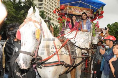 Prateik Babbar and Amyra Dastur promoting 'ISSAQ' with special baggi ride