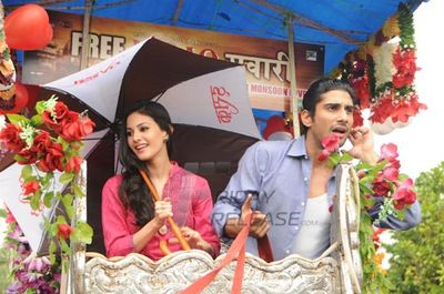 Prateik Babbar and Amyra Dastur promoting 'ISSAQ' with special baggi ride