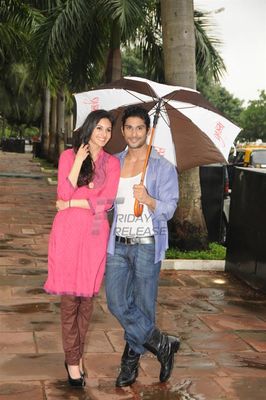 Prateik Babbar and Amyra Dastur promoting 'ISSAQ' with special baggi ride