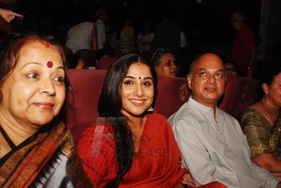 Eminent Personalities at \'A Tribute to Ustad Shafaat Ahmed Khan' concert