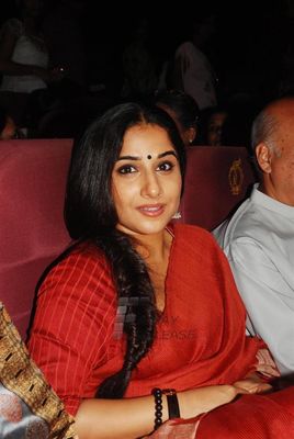 Eminent Personalities at 'A Tribute to Ustad Shafaat Ahmed Khan' concert
