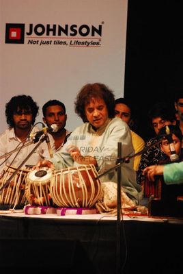 Eminent Personalities at 'A Tribute to Ustad Shafaat Ahmed Khan' concert