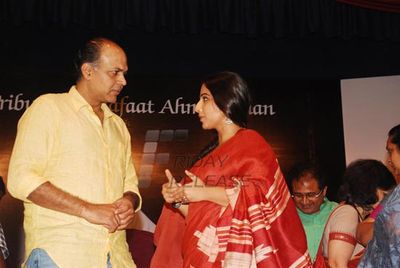 Eminent Personalities at 'A Tribute to Ustad Shafaat Ahmed Khan' concert