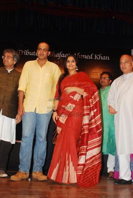 Eminent Personalities at 'A Tribute to Ustad Shafaat Ahmed Khan' concert