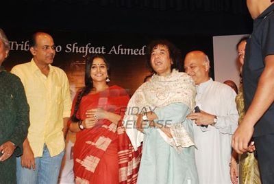 Eminent Personalities at 'A Tribute to Ustad Shafaat Ahmed Khan' concert