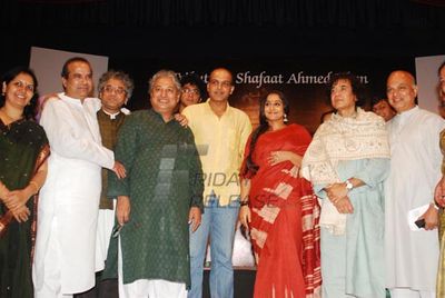Eminent Personalities at 'A Tribute to Ustad Shafaat Ahmed Khan' concert