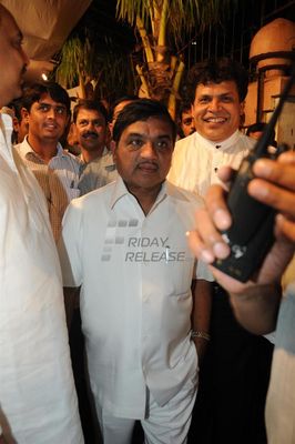Bolly Celebs at Sharad Pawar's Iftar Party