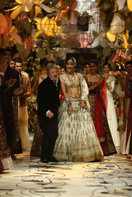 India Bridal Fashion Week Delhi 2013 - Sonam Kapoor as the showstopper