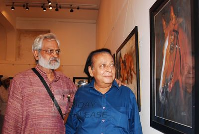 Actor Dinesh Hingoo inaugurates Artist Aku Jha's Painting Exhibition at Jahangir Art Gallery