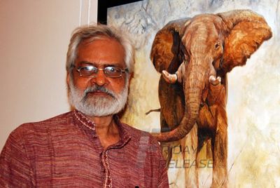 Actor Dinesh Hingoo inaugurates Artist Aku Jha's Painting Exhibition at Jahangir Art Gallery