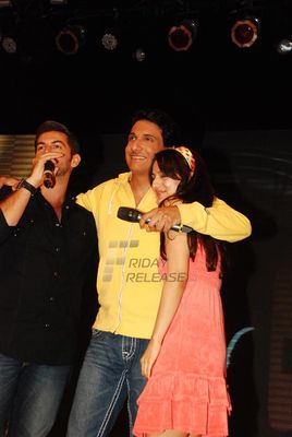 Film Stars Amisha Patel and Neil Nitin Mukesh at the 'Summer Funk Show 2013' to promote their film 'Shortcut Romeo'
