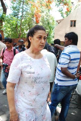 Bollywood Celebs at Jiah Khan's residence to offer condolences