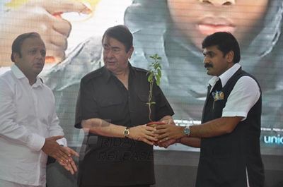Farhan Akhtar, Randhir Kapoor, Isha Koppikar at GO GREEN Campaign on WORLD ENVIRONMENT DAY