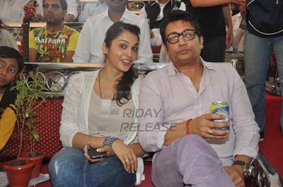 Farhan Akhtar, Randhir Kapoor, Isha Koppikar at GO GREEN Campaign on WORLD ENVIRONMENT DAY