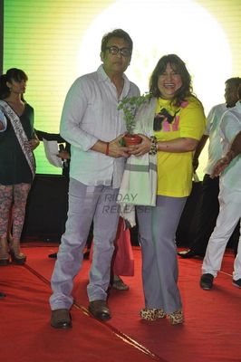 Farhan Akhtar, Randhir Kapoor, Isha Koppikar at GO GREEN Campaign on WORLD ENVIRONMENT DAY