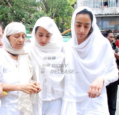 Bolly Celebs at actress Jiah Khan burial at Muslim Majlis burial ground