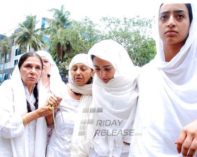 Bolly Celebs at actress Jiah Khan burial at Muslim Majlis burial ground