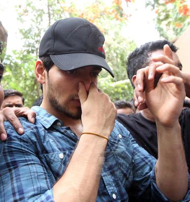 Bolly Celebs at actress Jiah Khan burial at Muslim Majlis burial ground