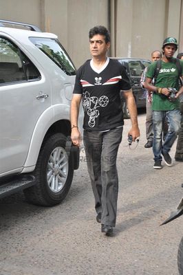 Handsome actor Emraan Hashmi at the shooting of 'Ghanchakkar'