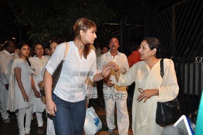 Bolly celebs including Aamir Khan and Prateik Babbar attended the condolence meet for Jiah Khan