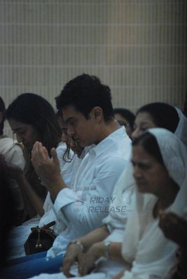 Bolly celebs including Aamir Khan and Prateik Babbar attended the condolence meet for Jiah Khan