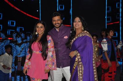 Vidya Balan & Emraan Hashmi promote 'GHANCHAKKAR' on India's Dancing Superstar sets
