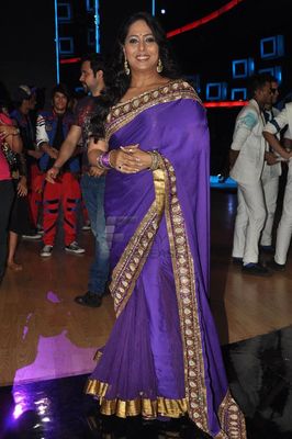 Vidya Balan & Emraan Hashmi promote 'GHANCHAKKAR' on India's Dancing Superstar sets